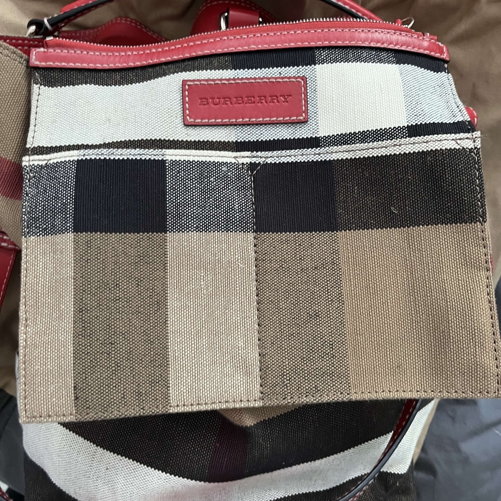 Burberry Medium Ashby Bucket Bag - Picture 8 of 15